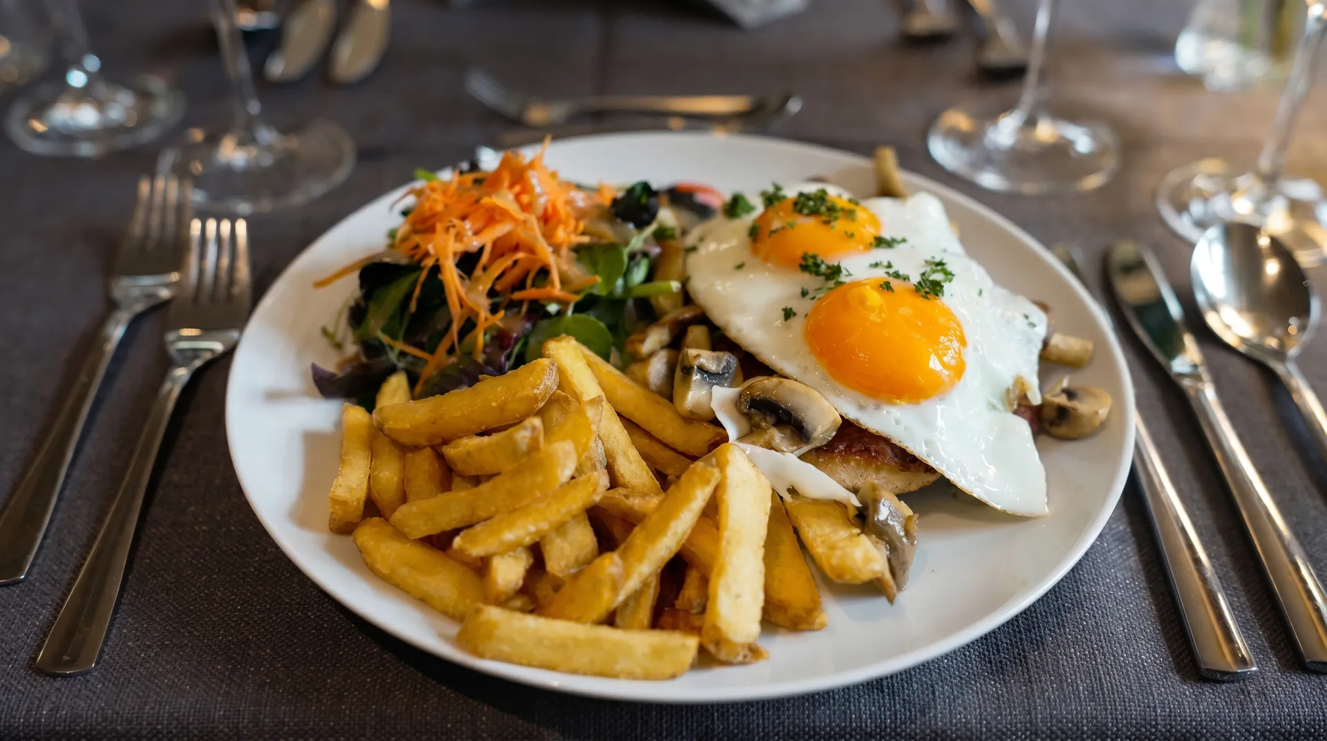 Restaurant 1 Einzelzimmer | Hotel Restaurant Zum Ritter Attendorn